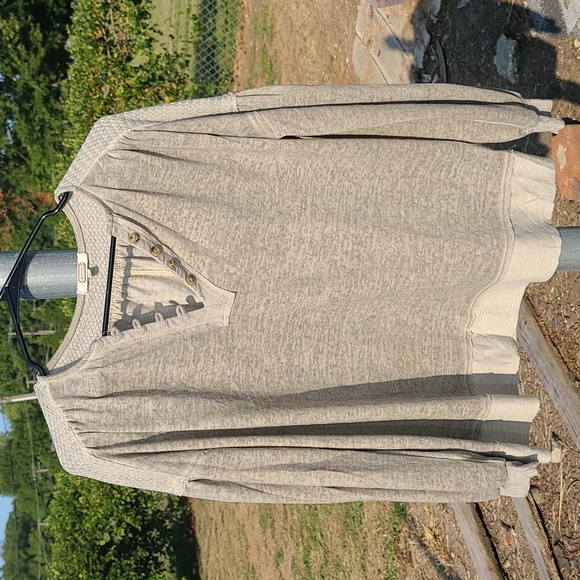 Gimmicks by BKE Blouse - Picture 16 of 16